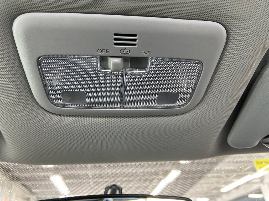 2015 Toyota Corolla S in Cowansville, Quebec - 37 - w1024h768px