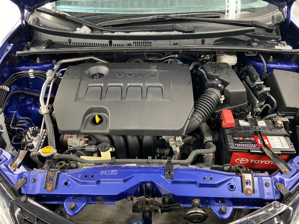 2015 Toyota Corolla S in Cowansville, Quebec - 13 - w1024h768px