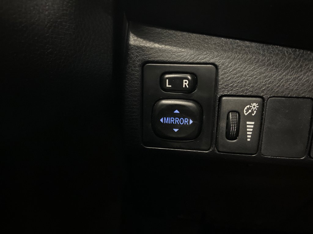 2015 Toyota Corolla S in Cowansville, Quebec - 36 - w1024h768px