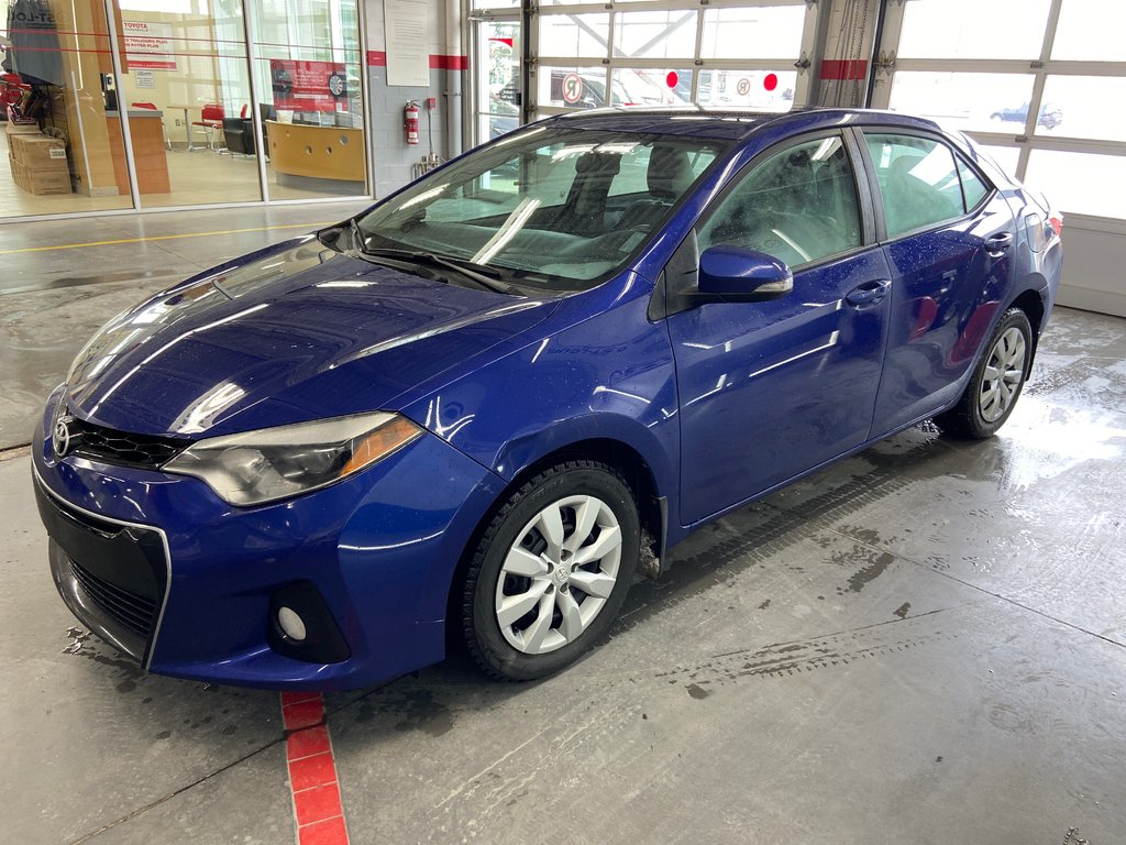 2015 Toyota Corolla S in Cowansville, Quebec - 8 - w1024h768px