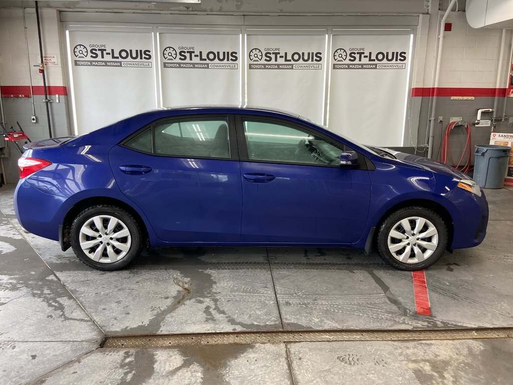 2015 Toyota Corolla S in Cowansville, Quebec - 40 - w1024h768px