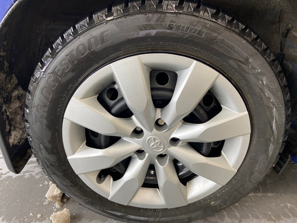 2015 Toyota Corolla S in Cowansville, Quebec - 42 - w1024h768px
