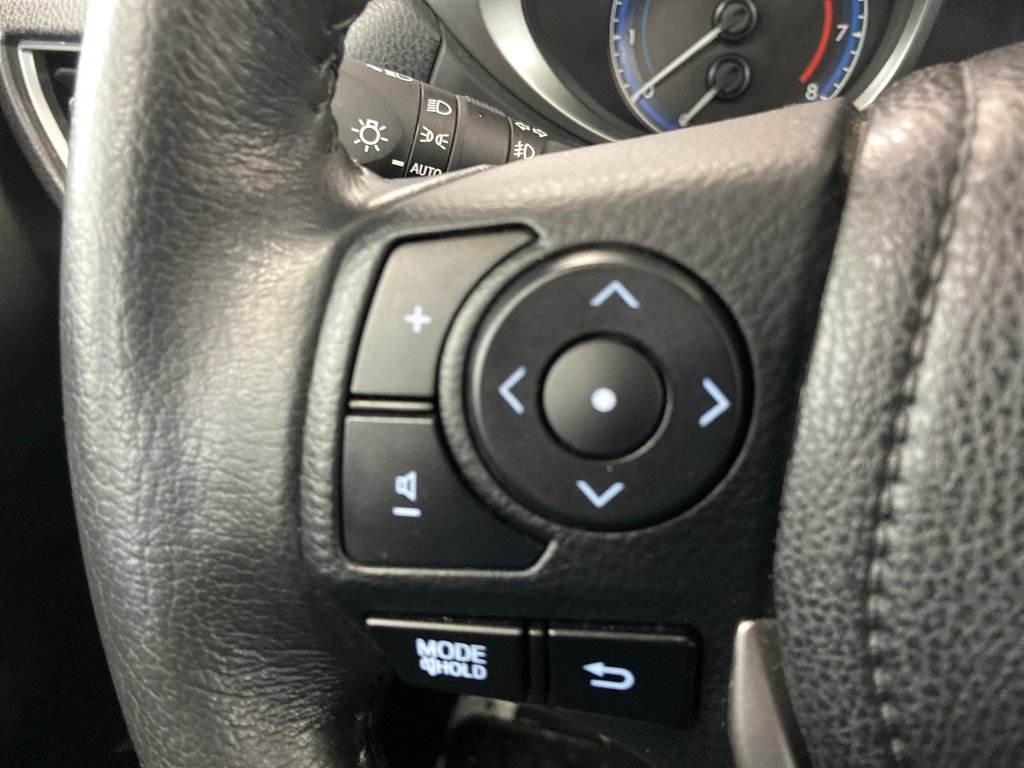 2015 Toyota Corolla S in Cowansville, Quebec - 32 - w1024h768px