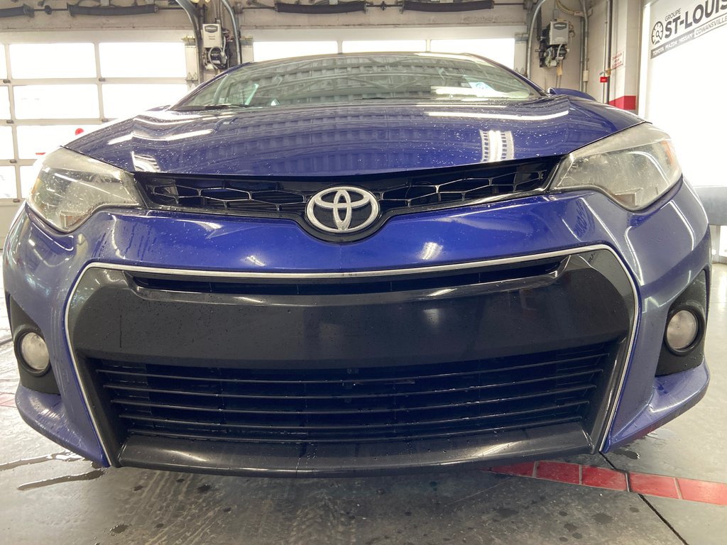 2015 Toyota Corolla S in Cowansville, Quebec - 11 - w1024h768px