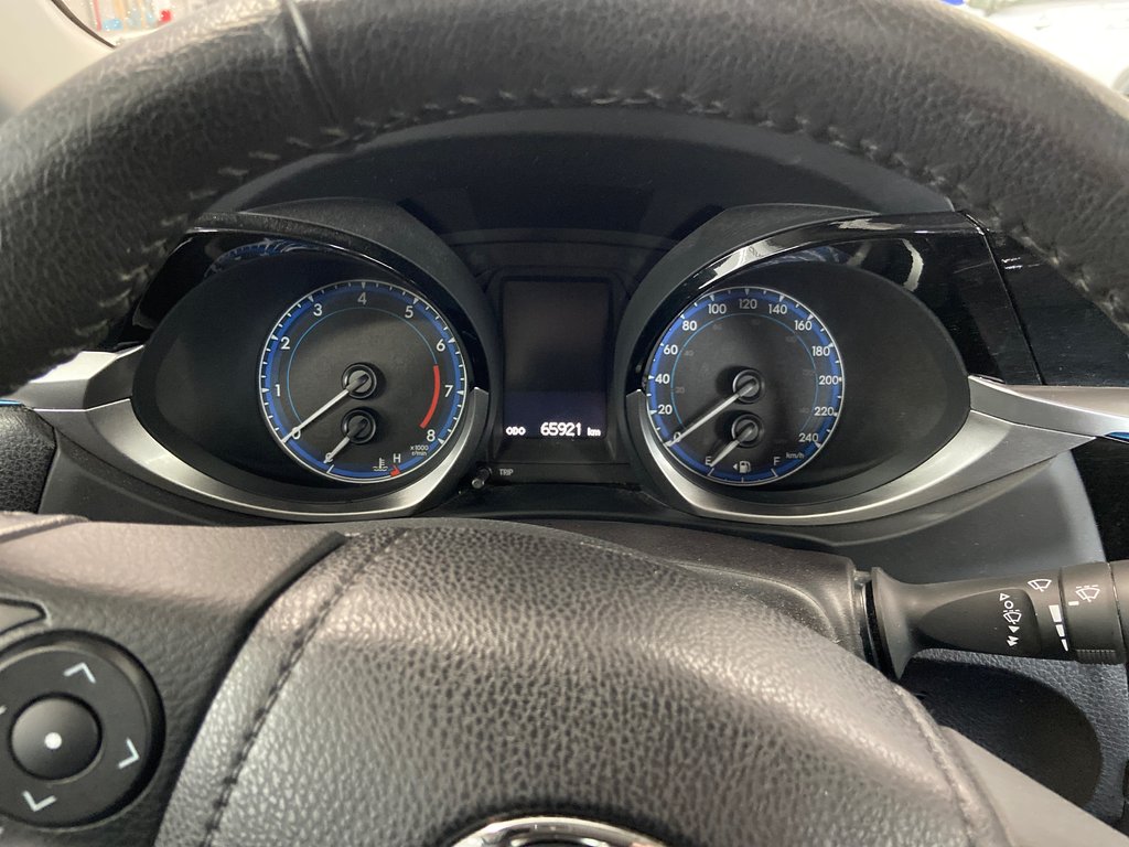 2015 Toyota Corolla S in Cowansville, Quebec - 24 - w1024h768px