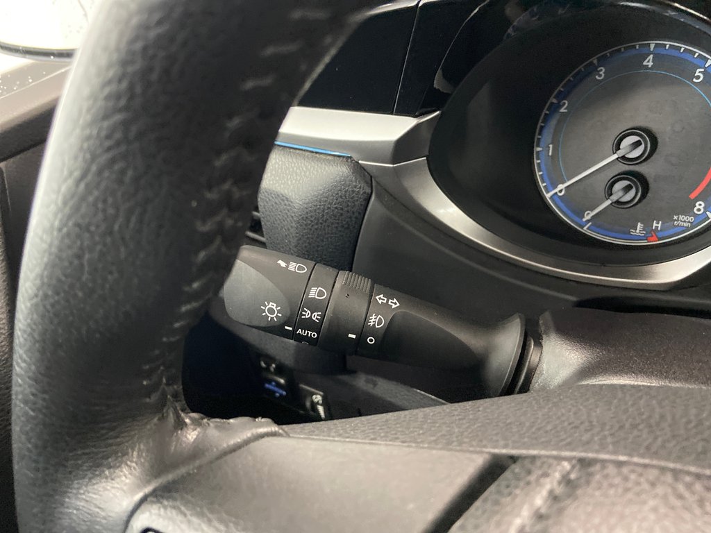 2015 Toyota Corolla S in Cowansville, Quebec - 35 - w1024h768px