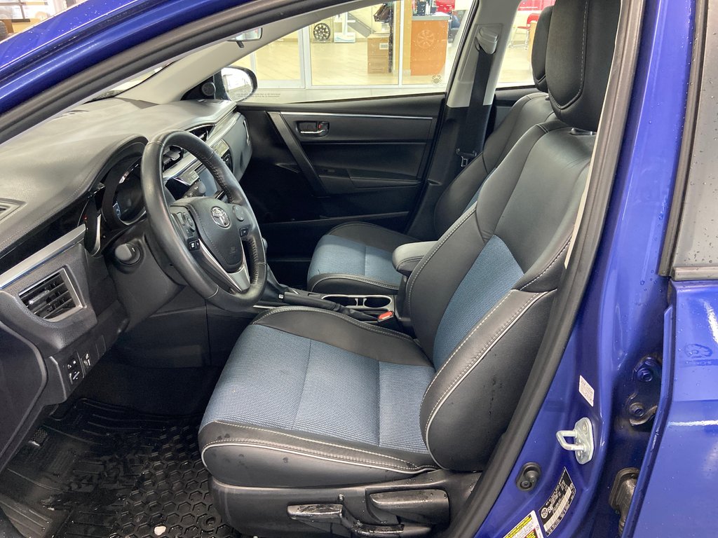 2015 Toyota Corolla S in Cowansville, Quebec - 19 - w1024h768px