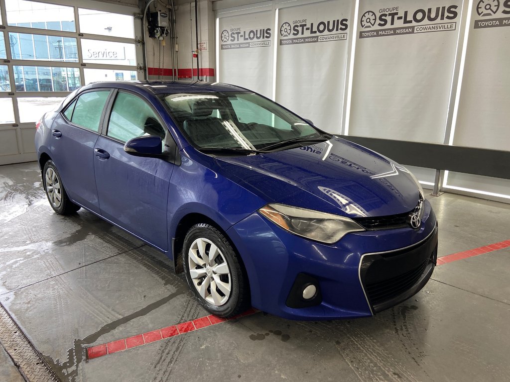 2015 Toyota Corolla S in Cowansville, Quebec - 1 - w1024h768px