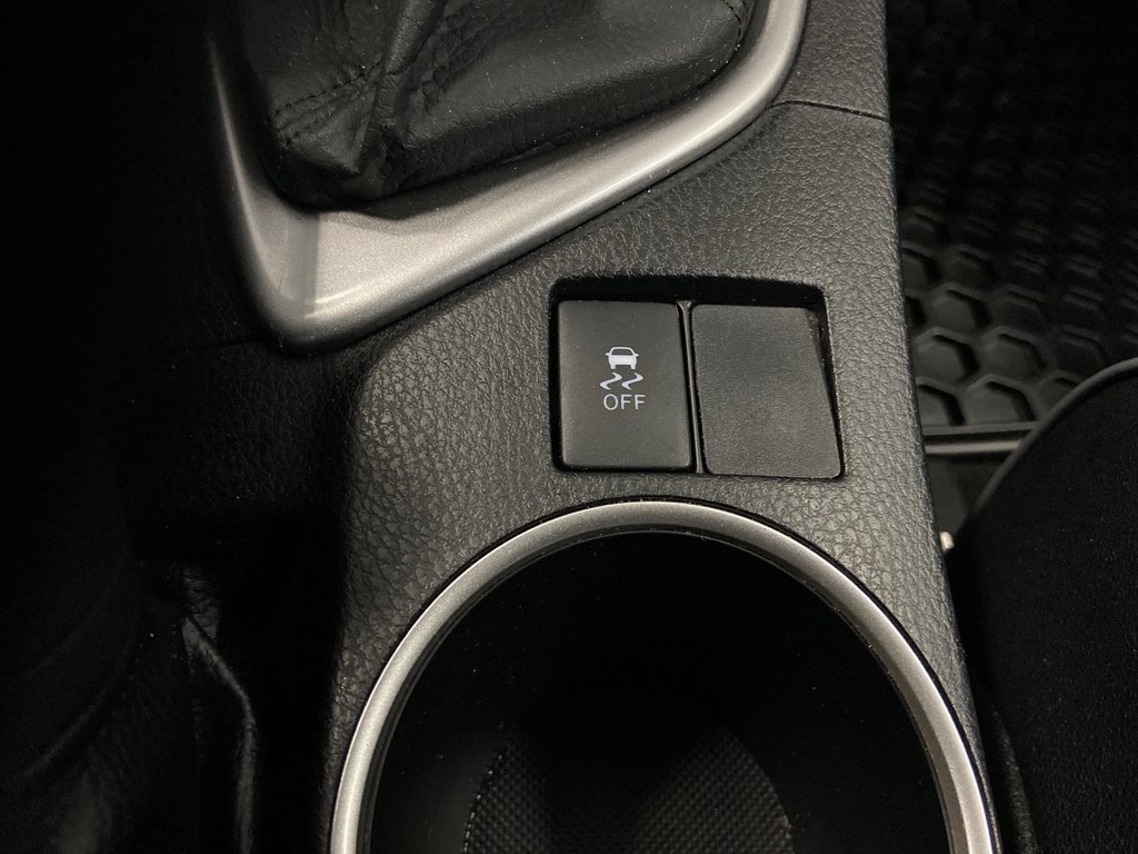 2015 Toyota Corolla S in Cowansville, Quebec - 38 - w1024h768px