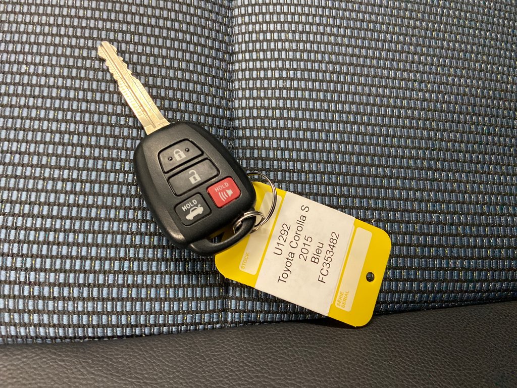2015 Toyota Corolla S in Cowansville, Quebec - 39 - w1024h768px