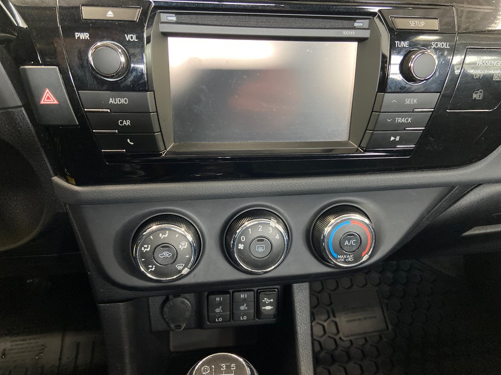 2015 Toyota Corolla S in Cowansville, Quebec - 26 - w1024h768px