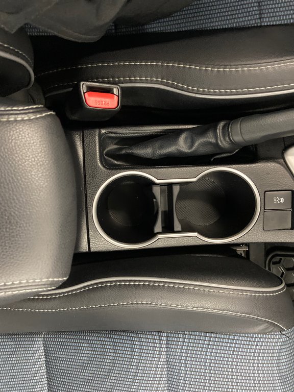 2015 Toyota Corolla S in Cowansville, Quebec - 27 - w1024h768px