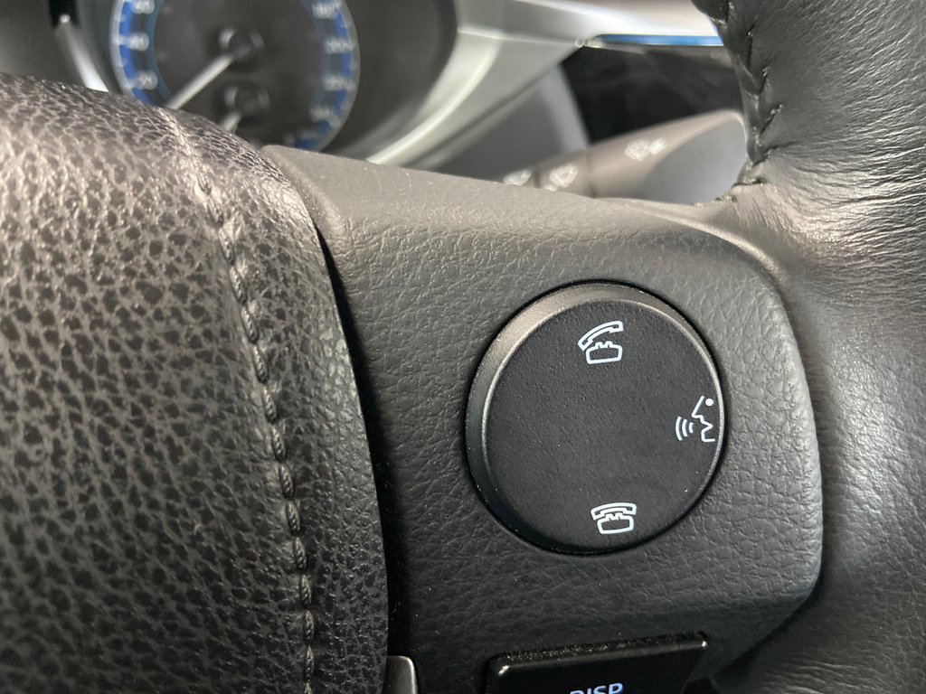 2015 Toyota Corolla S in Cowansville, Quebec - 33 - w1024h768px