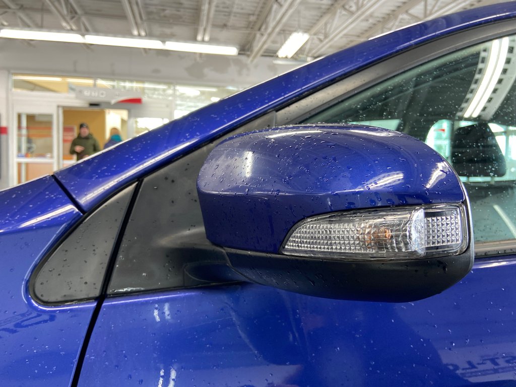 2015 Toyota Corolla S in Cowansville, Quebec - 16 - w1024h768px