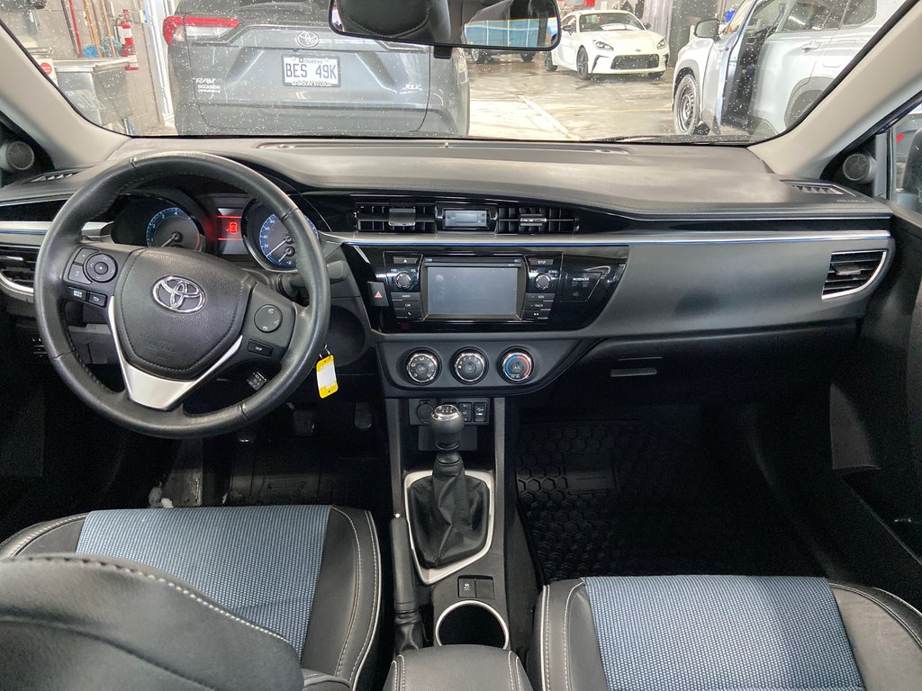 2015 Toyota Corolla S in Cowansville, Quebec - 23 - w1024h768px