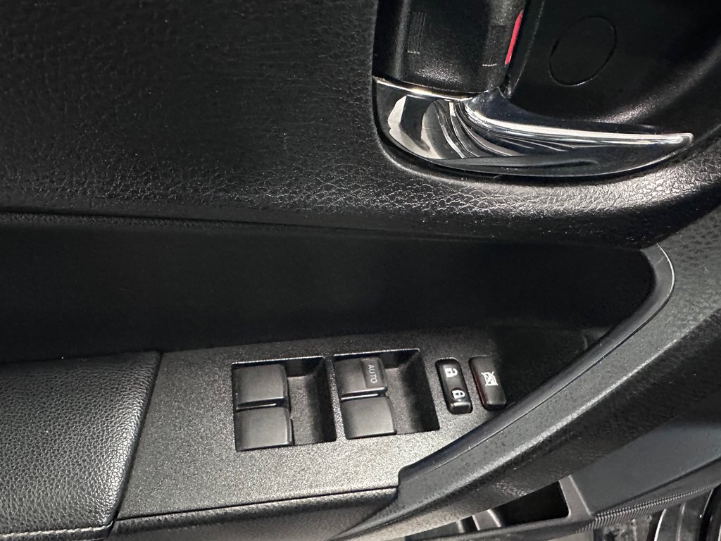 2016 Toyota Corolla S Groupe Technologique in Cowansville, Quebec - 16 - w1024h768px