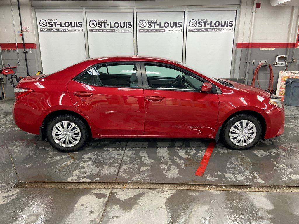 Toyota Corolla LE 2016 à Cowansville, Québec - 2 - w1024h768px