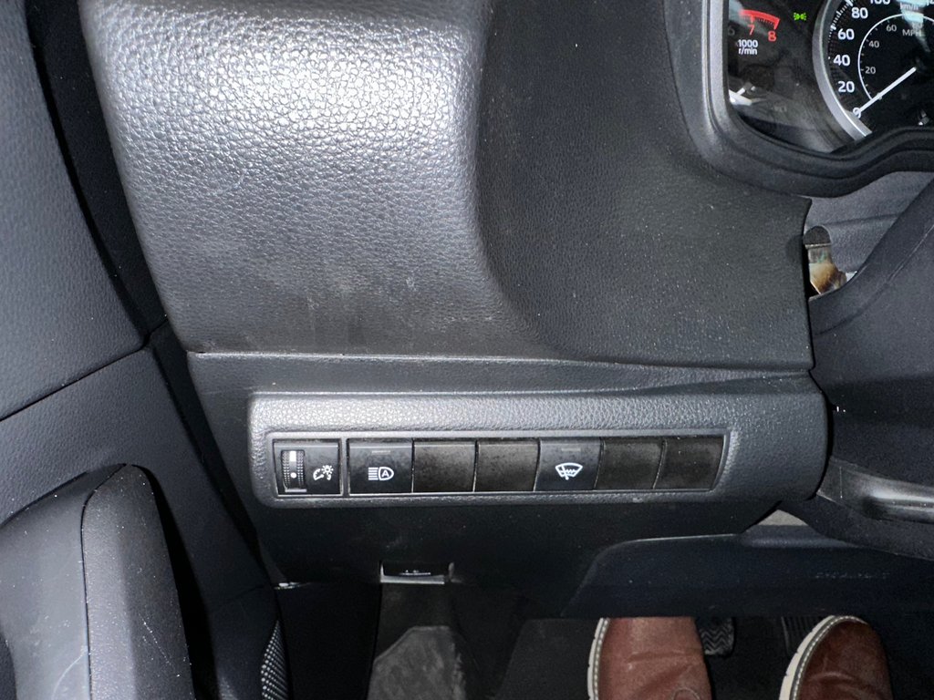 2021 Toyota Corolla Le in Cowansville, Quebec - 23 - w1024h768px
