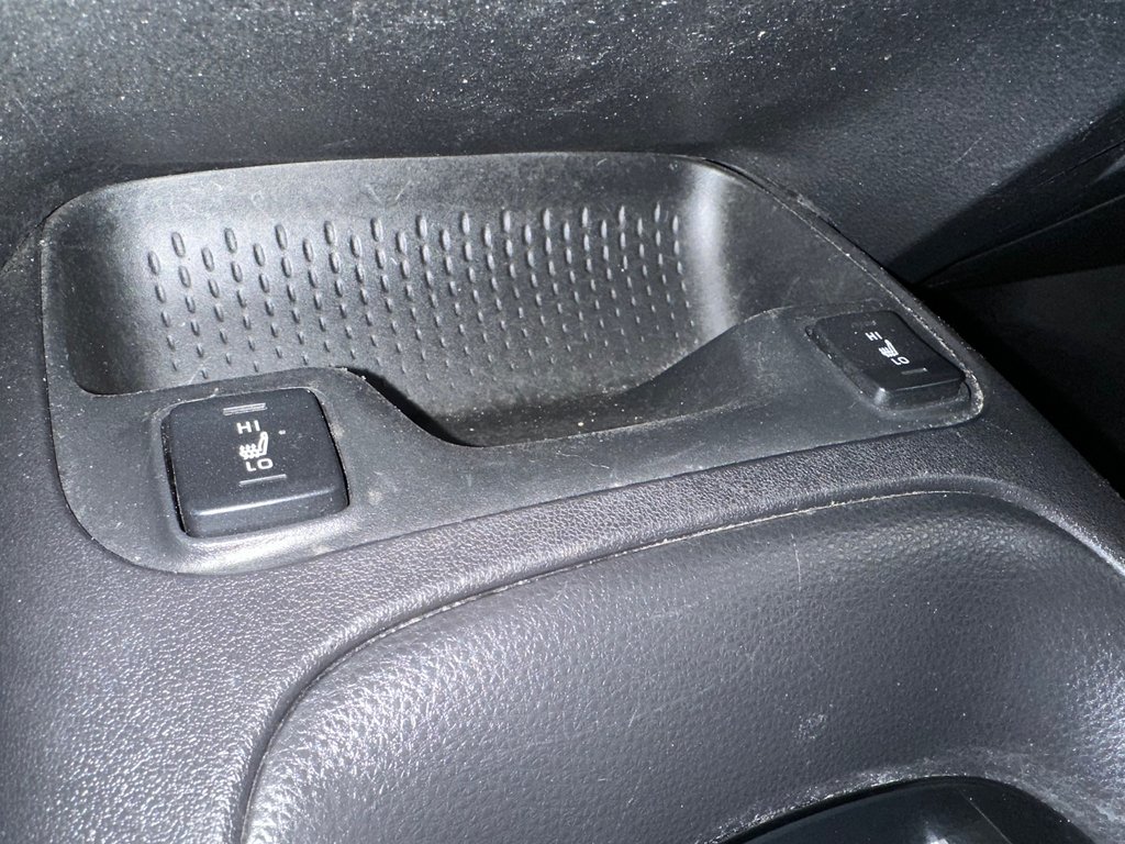 2021 Toyota Corolla Le in Cowansville, Quebec - 18 - w1024h768px
