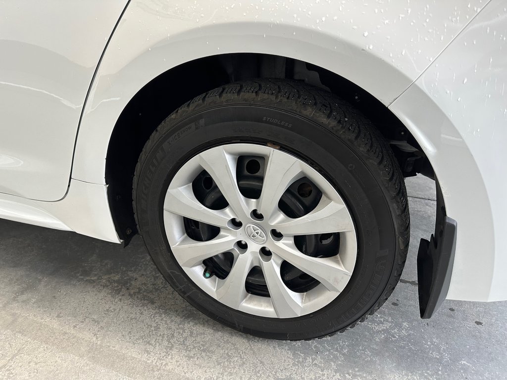 2021 Toyota Corolla Le in Cowansville, Quebec - 13 - w1024h768px