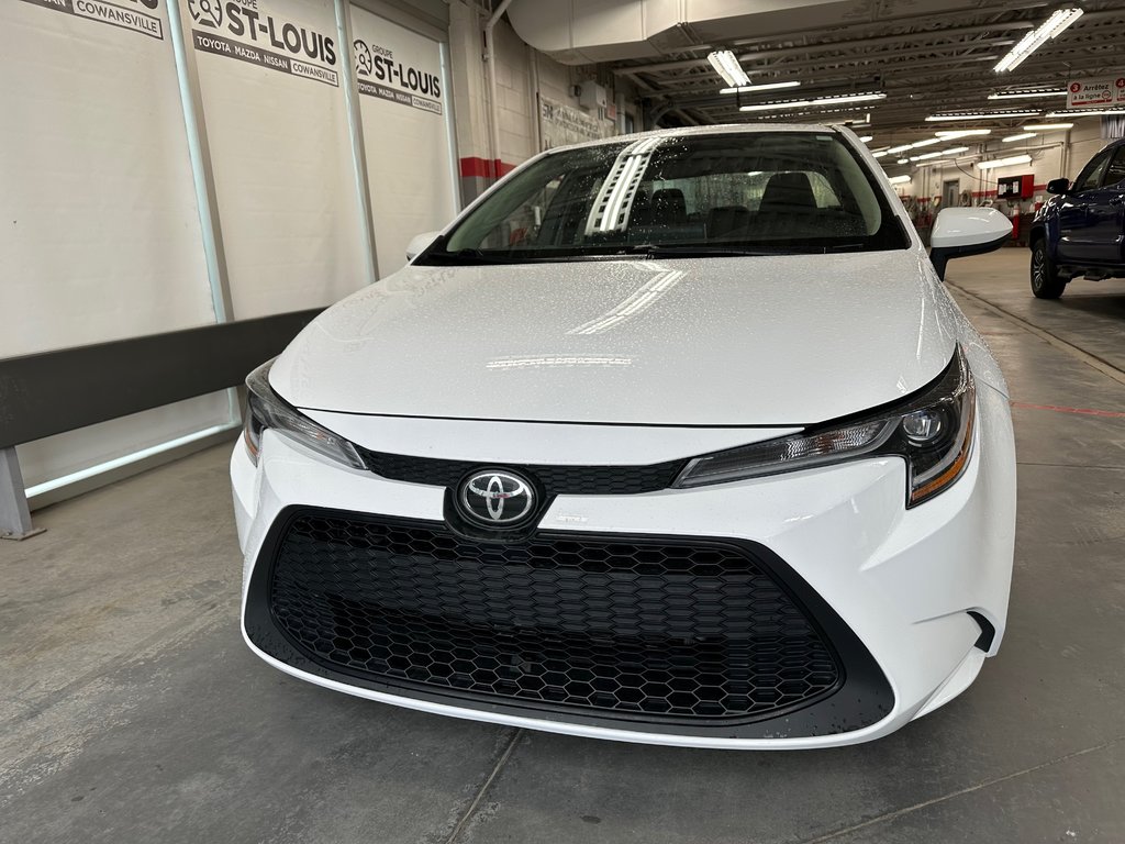 2021 Toyota Corolla Le in Cowansville, Quebec - 5 - w1024h768px