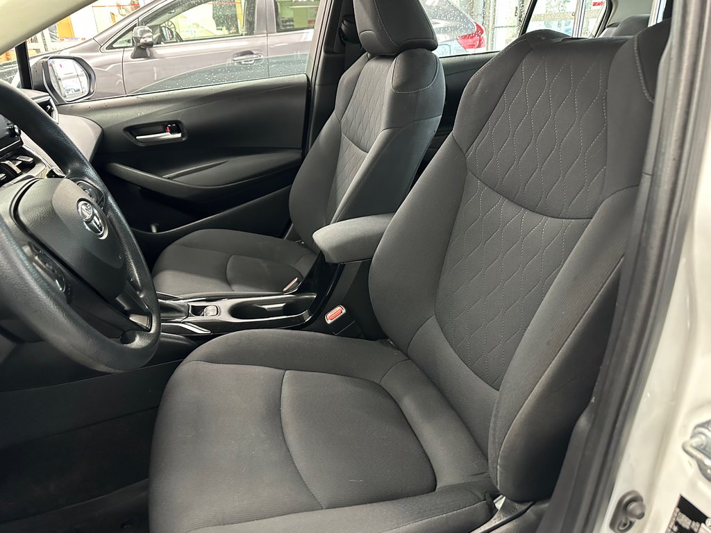 2021 Toyota Corolla Le in Cowansville, Quebec - 15 - w1024h768px