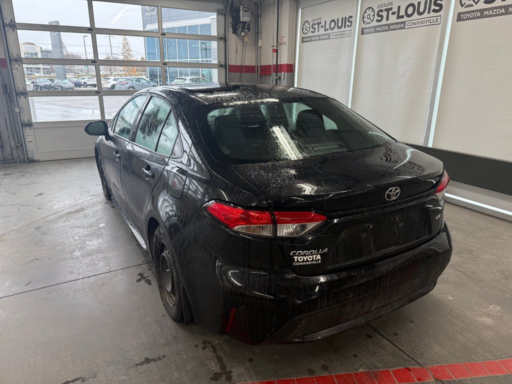 2021 Toyota Corolla LE in Cowansville, Quebec - 4 - w1024h768px