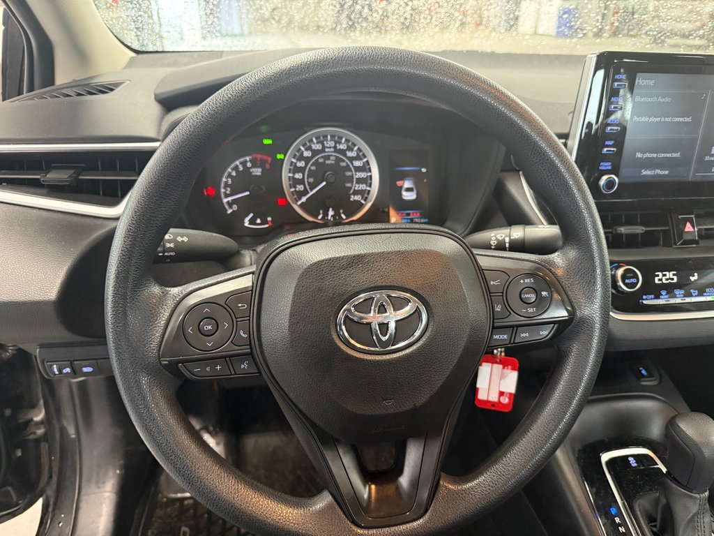 2021 Toyota Corolla LE in Cowansville, Quebec - 17 - w1024h768px