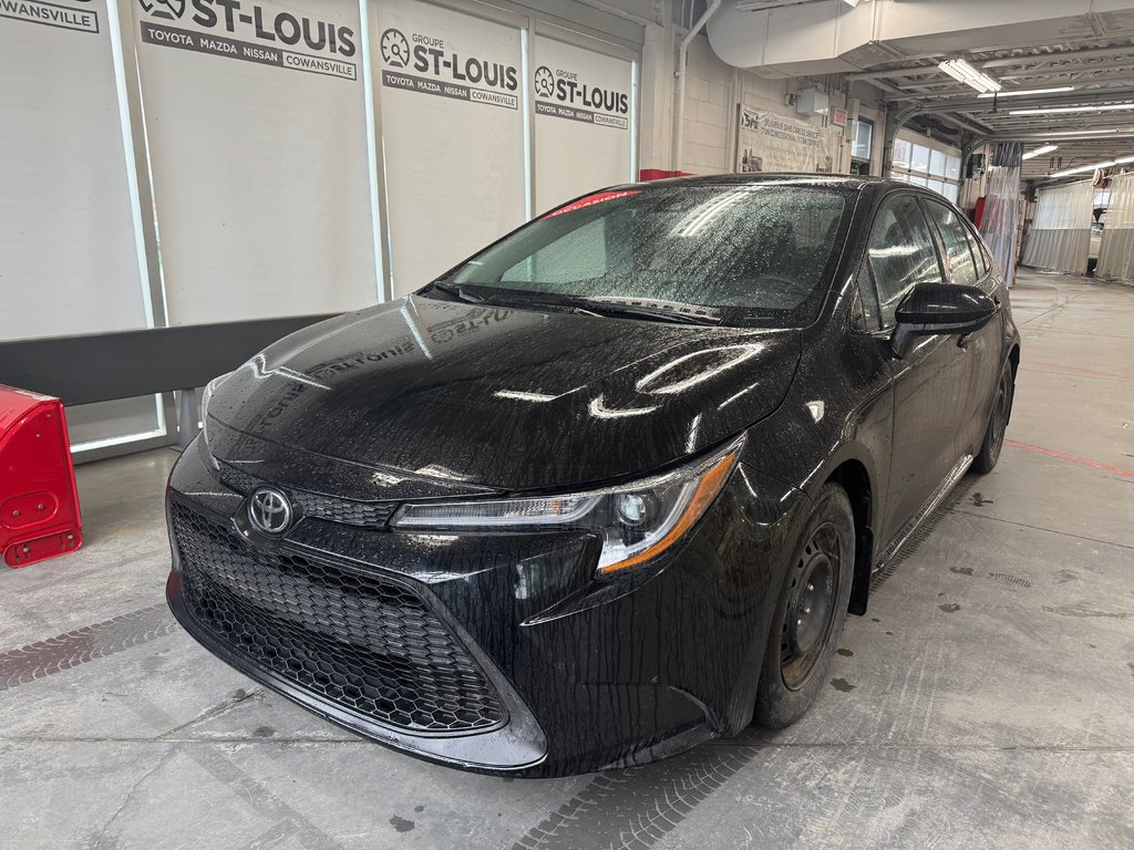 2021 Toyota Corolla LE in Cowansville, Quebec - 1 - w1024h768px