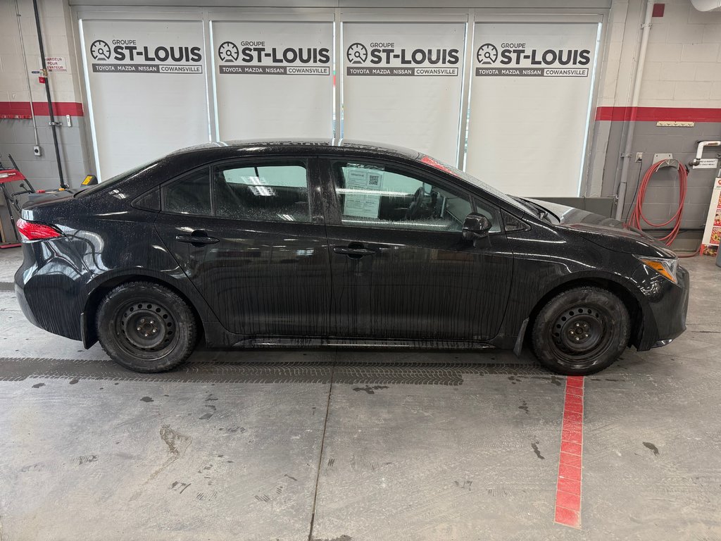 2021 Toyota Corolla LE in Cowansville, Quebec - 6 - w1024h768px