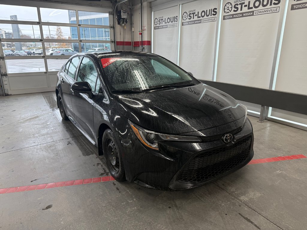2021 Toyota Corolla LE in Cowansville, Quebec - 5 - w1024h768px