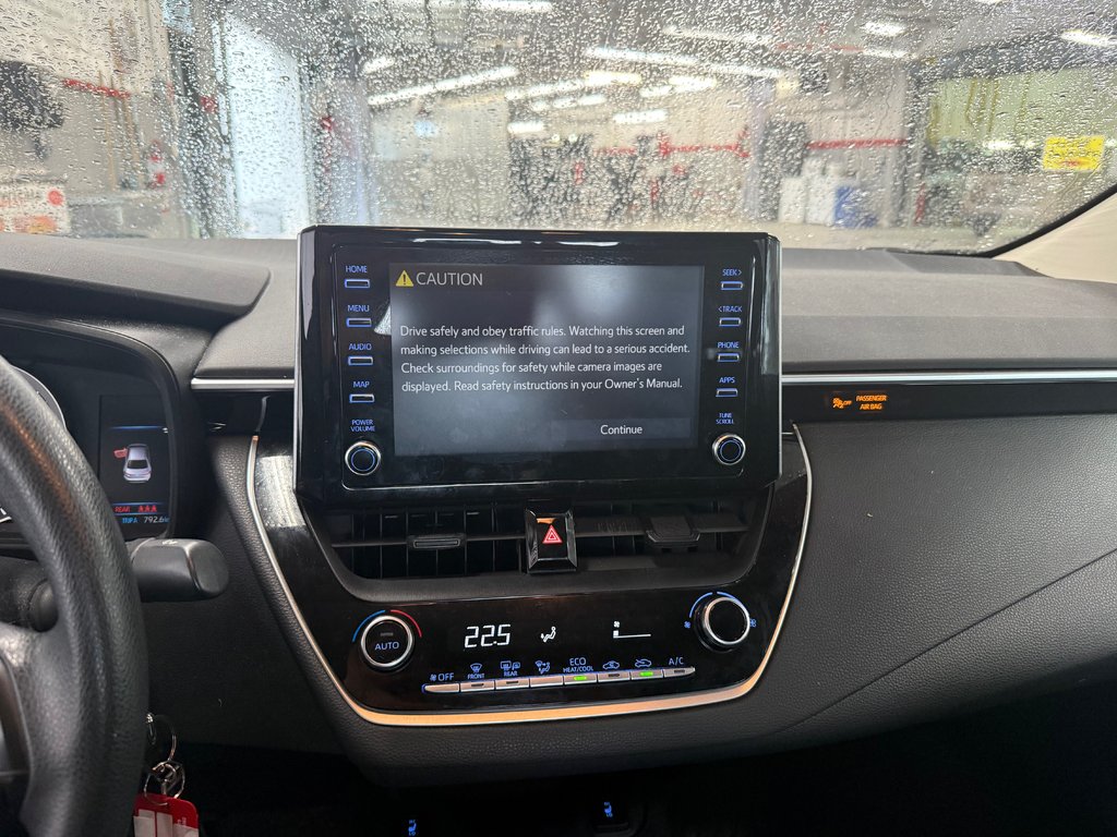 2021 Toyota Corolla LE in Cowansville, Quebec - 19 - w1024h768px