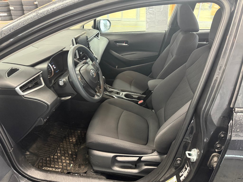 2021 Toyota Corolla LE in Cowansville, Quebec - 14 - w1024h768px