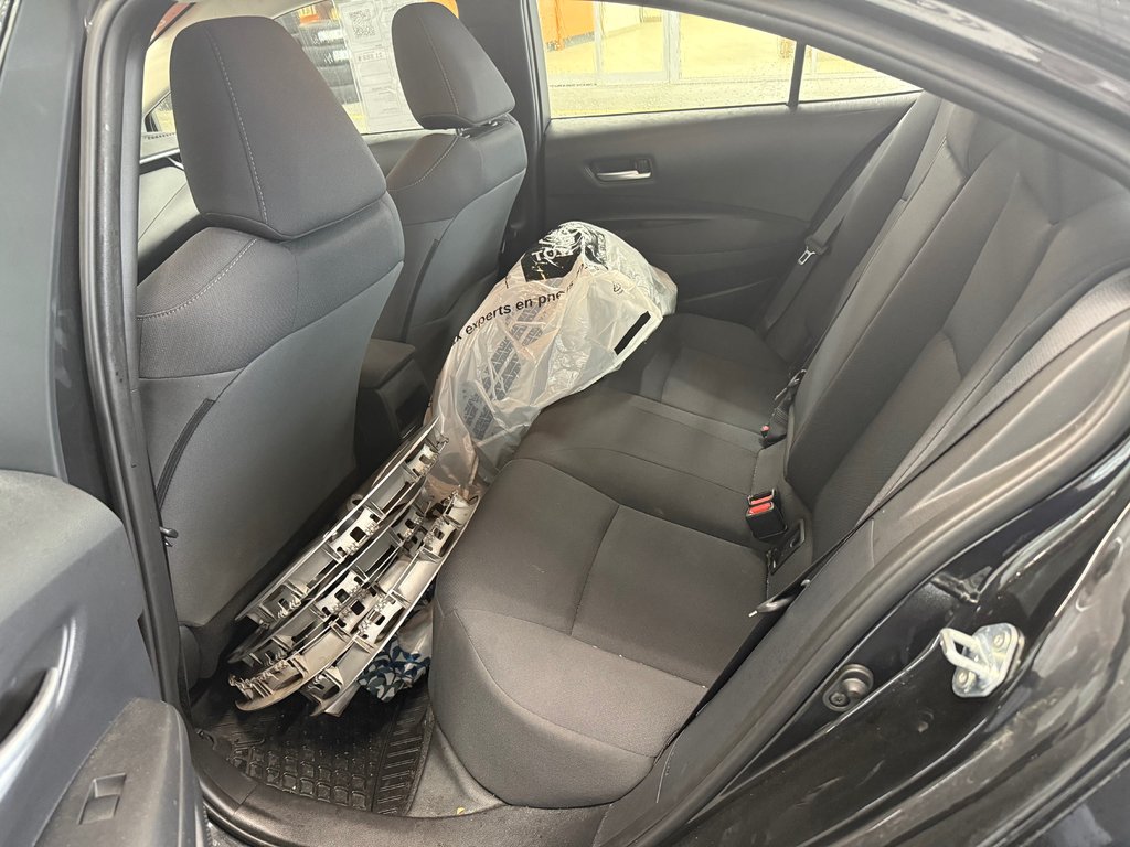2021 Toyota Corolla LE in Cowansville, Quebec - 12 - w1024h768px