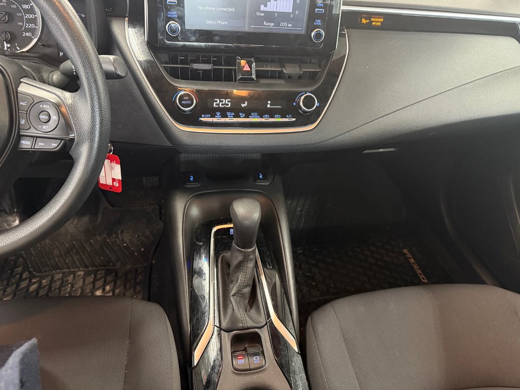 2021 Toyota Corolla LE in Cowansville, Quebec - 20 - w1024h768px
