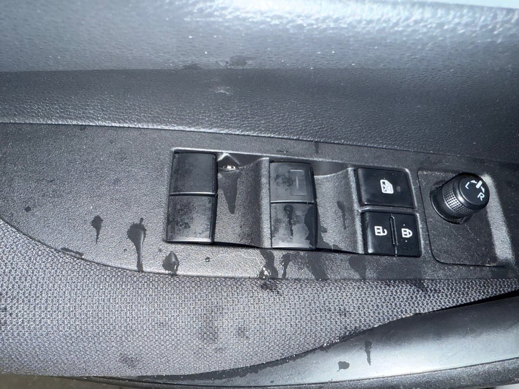 2021 Toyota Corolla LE 2021: 8 840 km - Cowansville Toyota in Cowansville, Quebec - 14 - w1024h768px