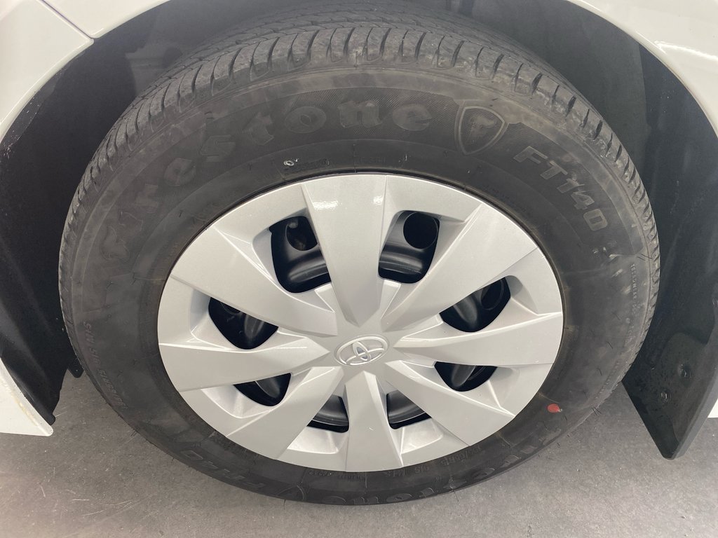 2022 Toyota Corolla L in Cowansville, Quebec - 23 - w1024h768px