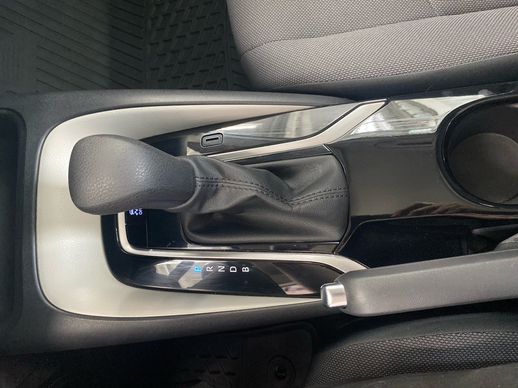 2022 Toyota Corolla L in Cowansville, Quebec - 21 - w1024h768px