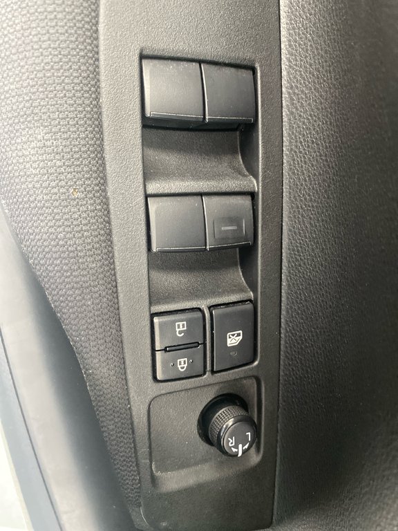 2022 Toyota Corolla L in Cowansville, Quebec - 9 - w1024h768px