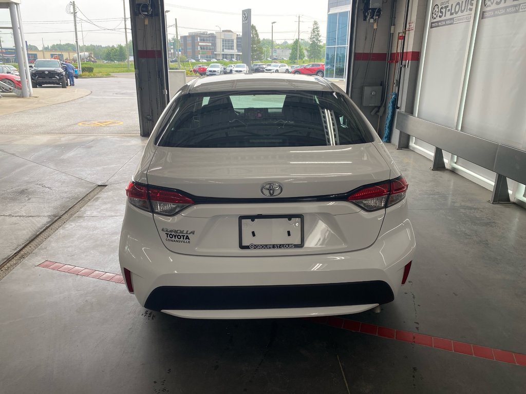 2022 Toyota Corolla L in Cowansville, Quebec - 4 - w1024h768px