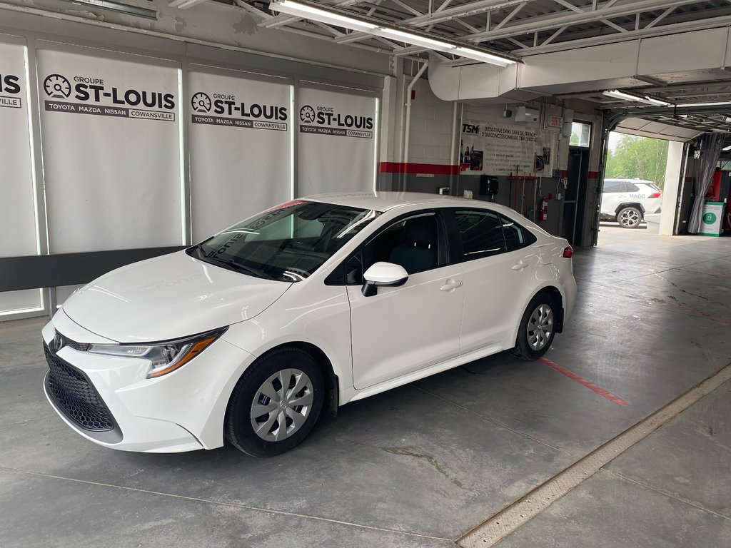 2022 Toyota Corolla L in Cowansville, Quebec - 1 - w1024h768px
