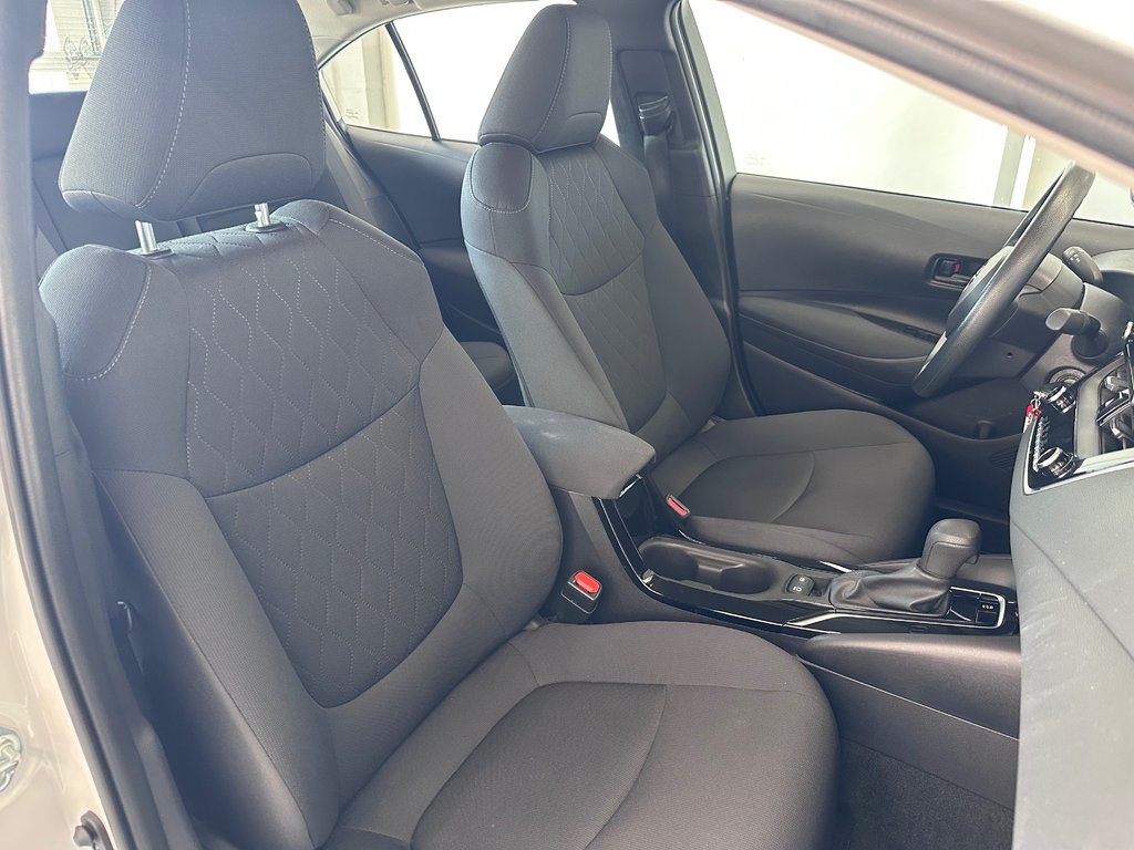 Toyota Corolla LE - Sièges Chauffants - Détecteur d'Angle Mort - 2022 à Cowansville, Québec - 15 - w1024h768px