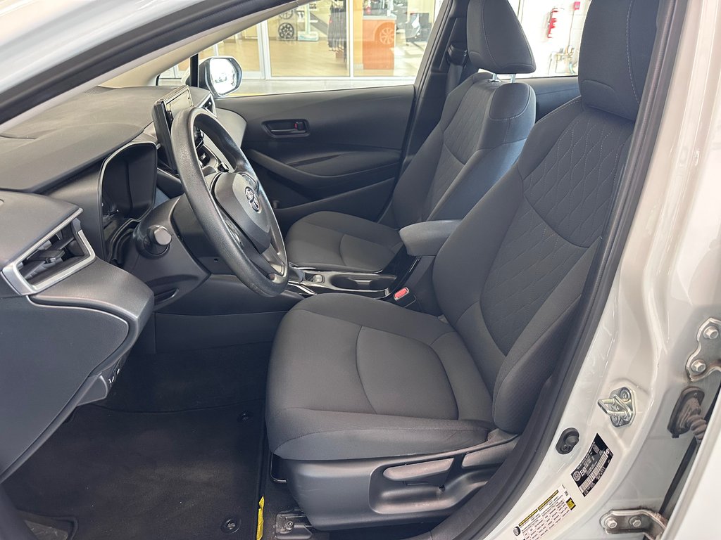 Toyota Corolla LE - Sièges Chauffants - Détecteur d'Angle Mort - 2022 à Cowansville, Québec - 16 - w1024h768px