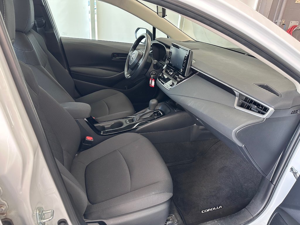 Toyota Corolla LE - Sièges Chauffants - Détecteur d'Angle Mort - 2022 à Cowansville, Québec - 14 - w1024h768px