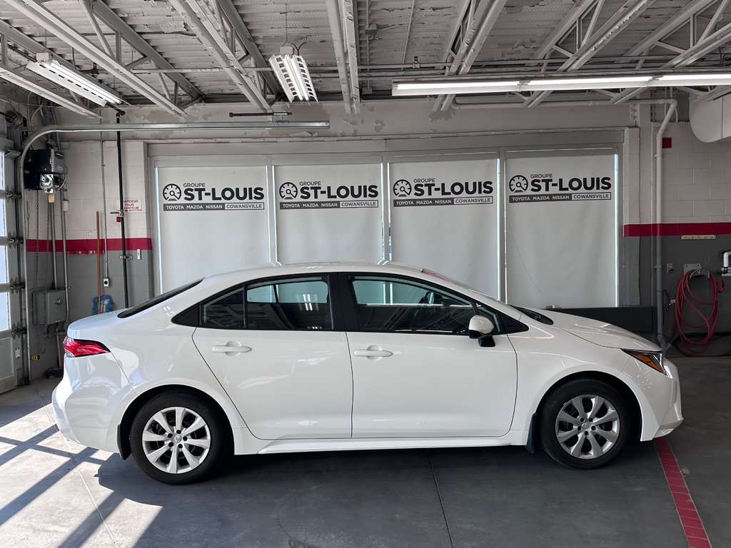 Toyota Corolla LE - Sièges Chauffants - Détecteur d'Angle Mort - 2022 à Cowansville, Québec - 7 - w1024h768px