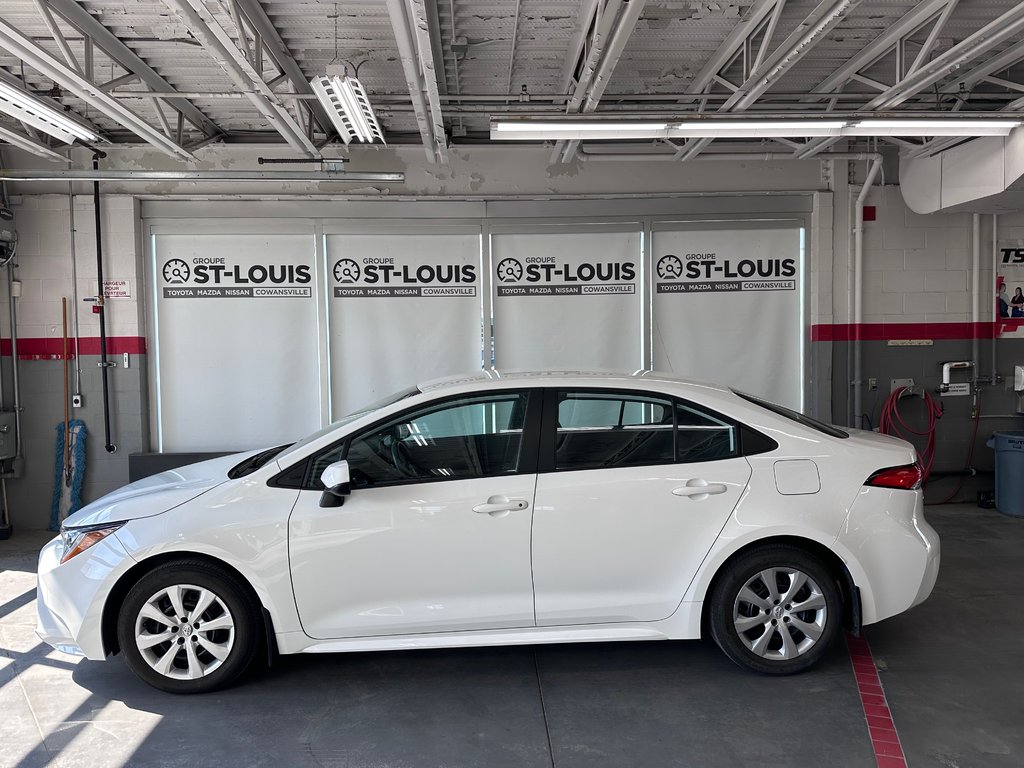 Toyota Corolla LE - Sièges Chauffants - Détecteur d'Angle Mort - 2022 à Cowansville, Québec - 2 - w1024h768px