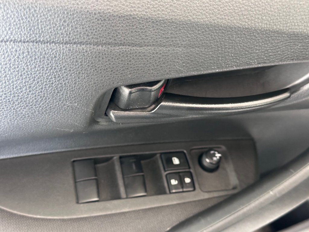 Toyota Corolla LE - Sièges Chauffants - Détecteur d'Angle Mort - 2022 à Cowansville, Québec - 18 - w1024h768px