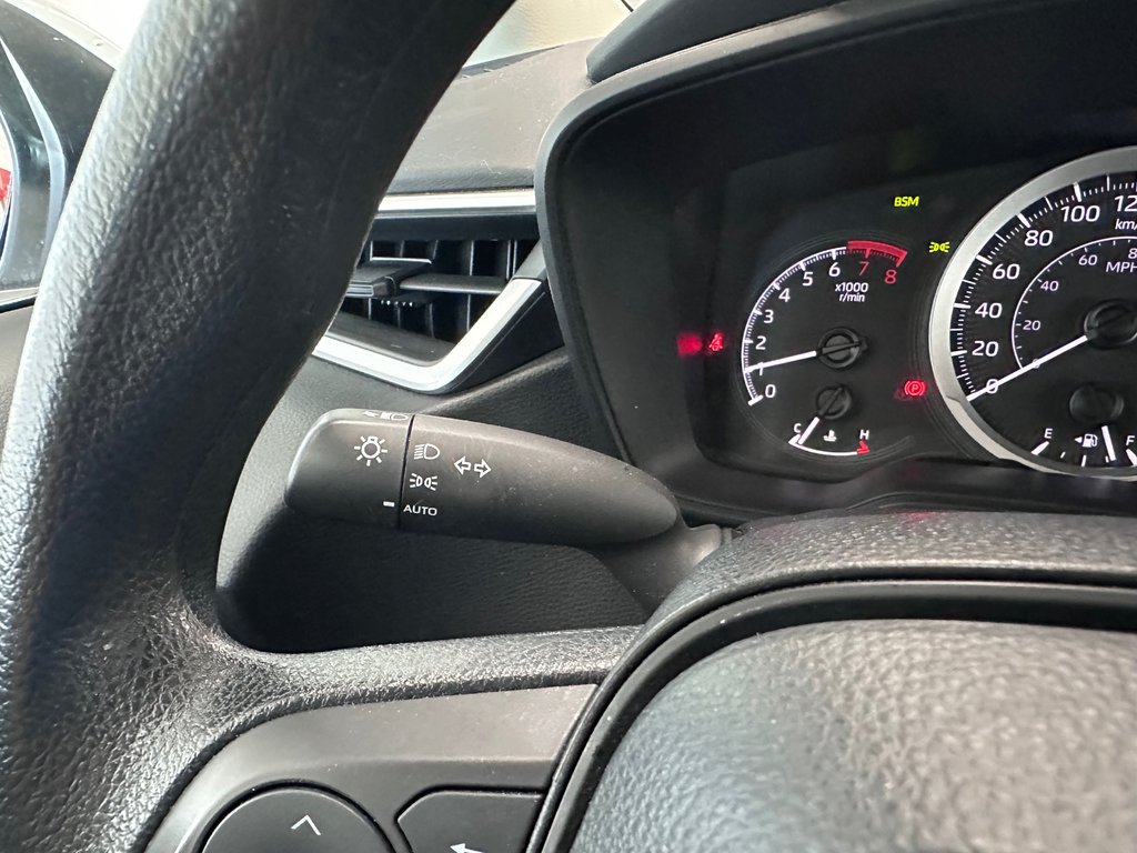 Toyota Corolla LE - Sièges Chauffants - Détecteur d'Angle Mort - 2022 à Cowansville, Québec - 25 - w1024h768px