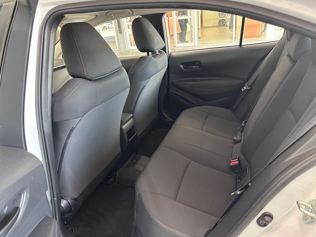Toyota Corolla LE - Sièges Chauffants - Détecteur d'Angle Mort - 2022 à Cowansville, Québec - 11 - w1024h768px