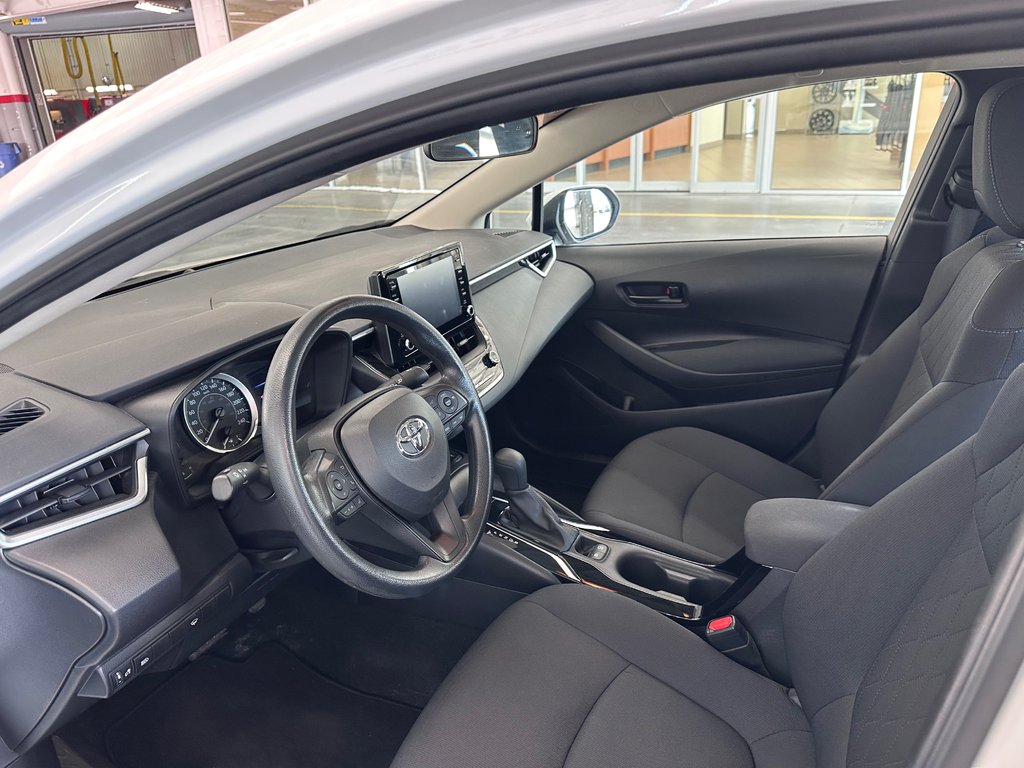Toyota Corolla LE - Sièges Chauffants - Détecteur d'Angle Mort - 2022 à Cowansville, Québec - 17 - w1024h768px